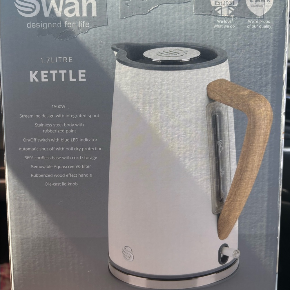 Swan White Electric Kettle with Wood Effect Handle